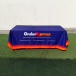 MESA CON MANTEL